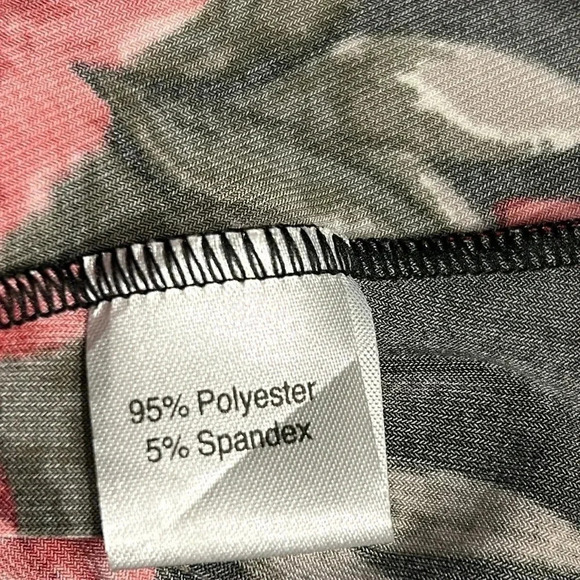 Lbisse NWT hanky floral midi dress, XL. Black,red,
Scoop,pullover,event - Picture 7 of 12